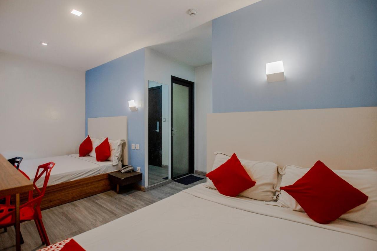 Oyo 666 Mc Hotel Fairview Кесон Сити Екстериор снимка