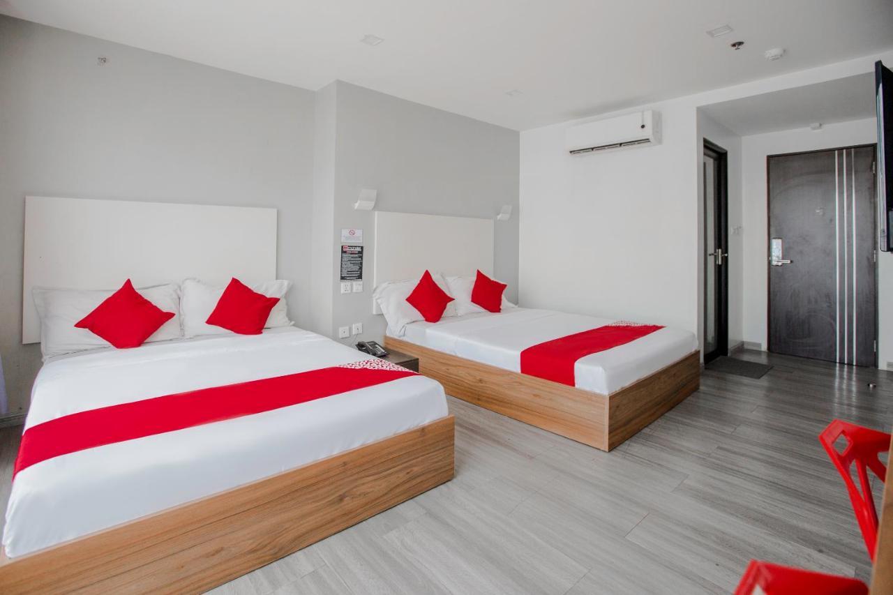 Oyo 666 Mc Hotel Fairview Кесон Сити Екстериор снимка