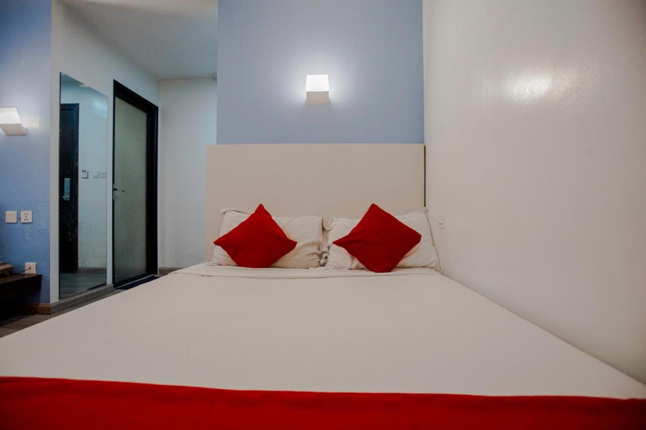 Oyo 666 Mc Hotel Fairview Кесон Сити Екстериор снимка