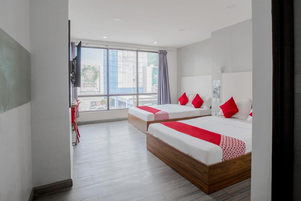 Oyo 666 Mc Hotel Fairview Кесон Сити Екстериор снимка
