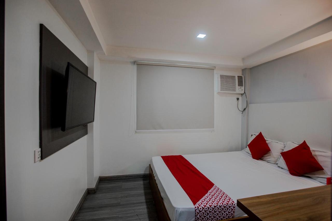 Oyo 666 Mc Hotel Fairview Кесон Сити Екстериор снимка