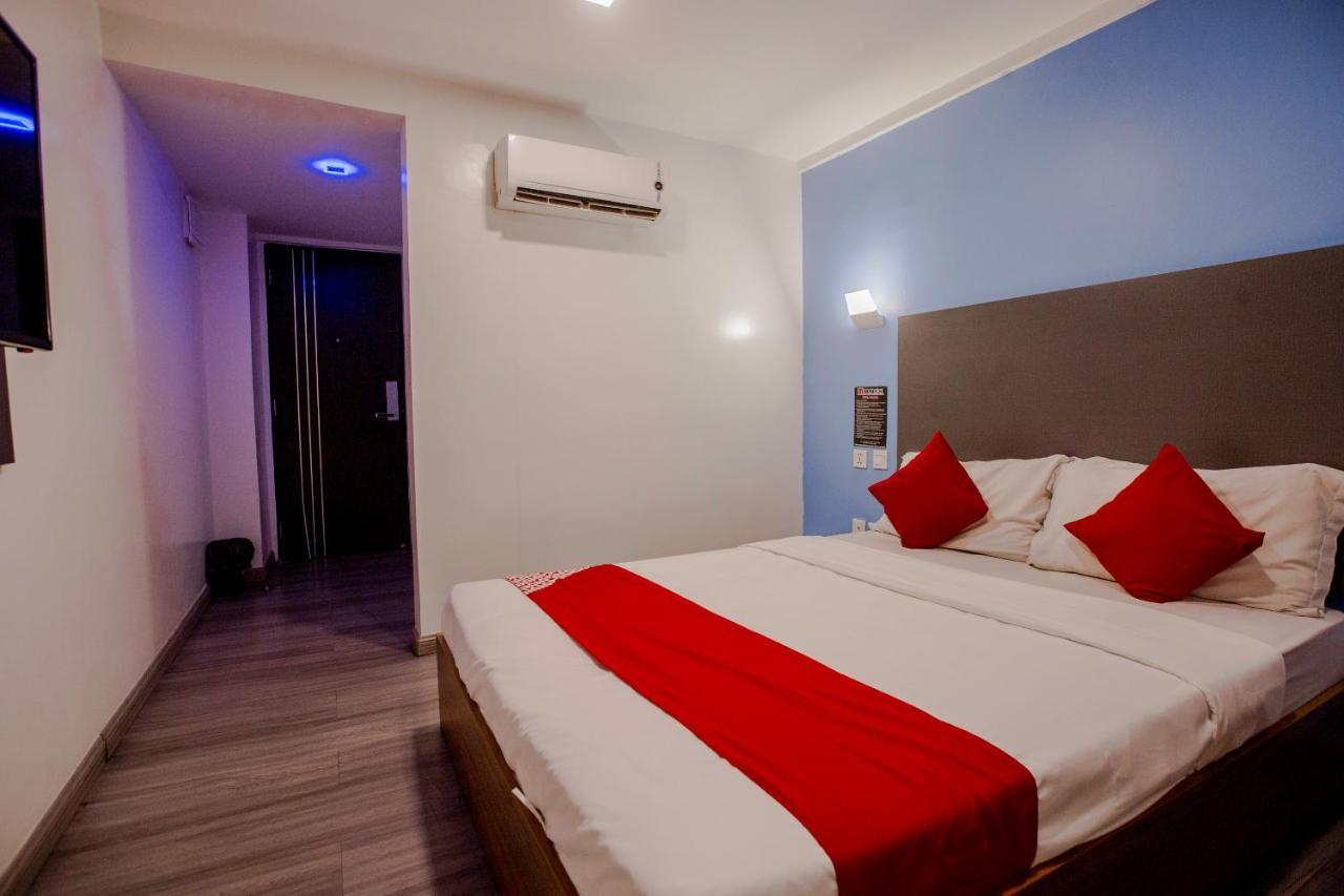 Oyo 666 Mc Hotel Fairview Кесон Сити Екстериор снимка