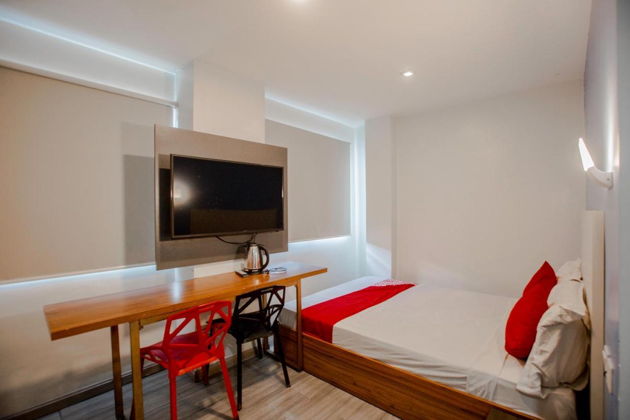 Oyo 666 Mc Hotel Fairview Кесон Сити Екстериор снимка