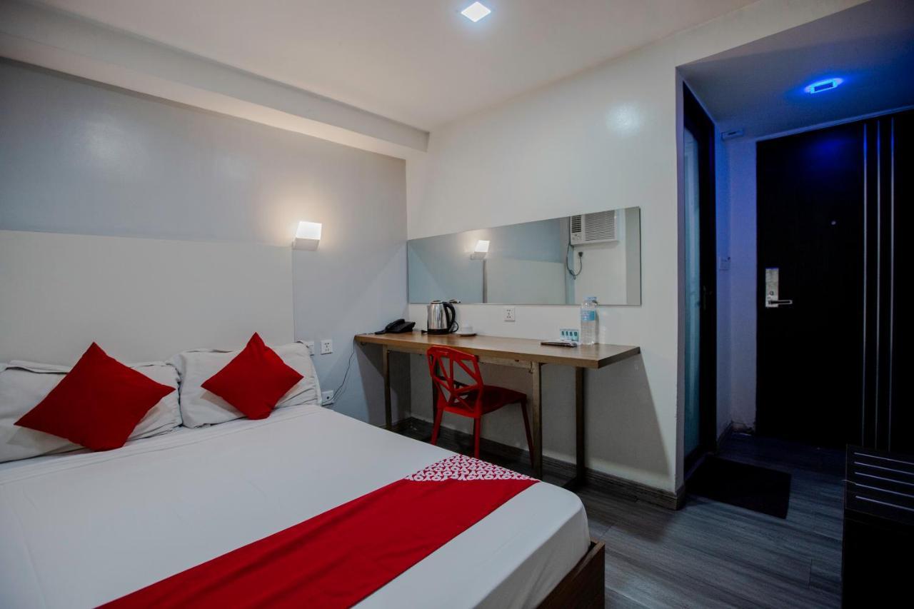 Oyo 666 Mc Hotel Fairview Кесон Сити Екстериор снимка
