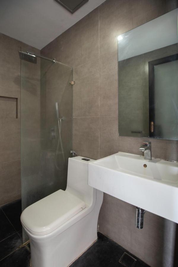 Oyo 666 Mc Hotel Fairview Кесон Сити Екстериор снимка