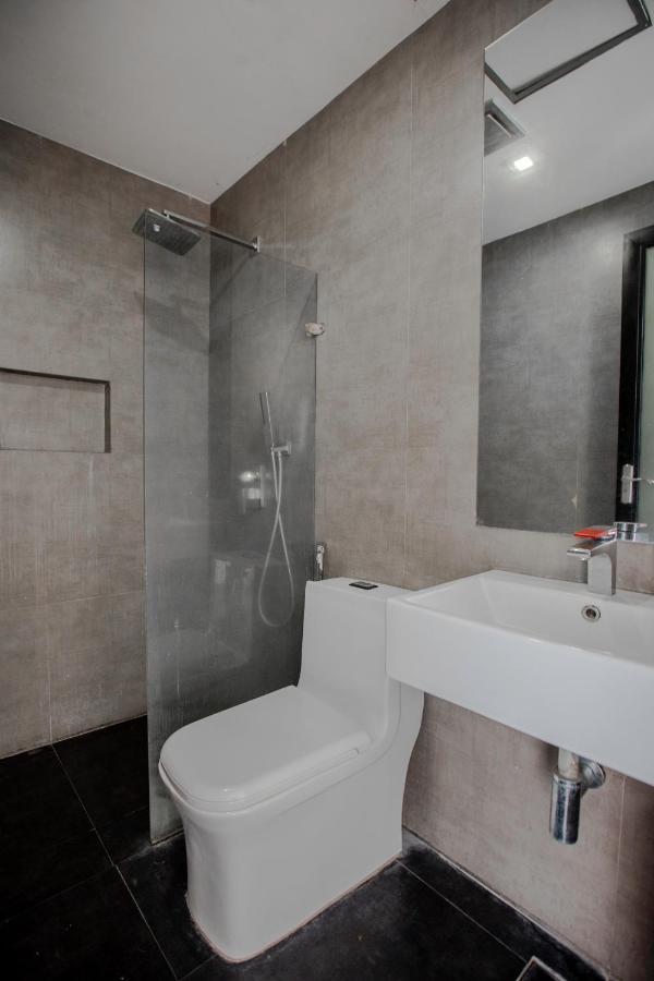 Oyo 666 Mc Hotel Fairview Кесон Сити Екстериор снимка