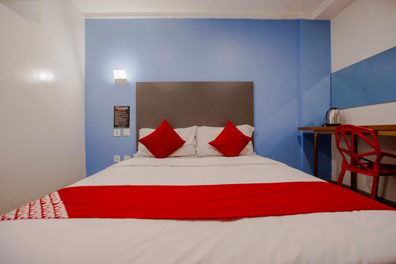 Oyo 666 Mc Hotel Fairview Кесон Сити Екстериор снимка