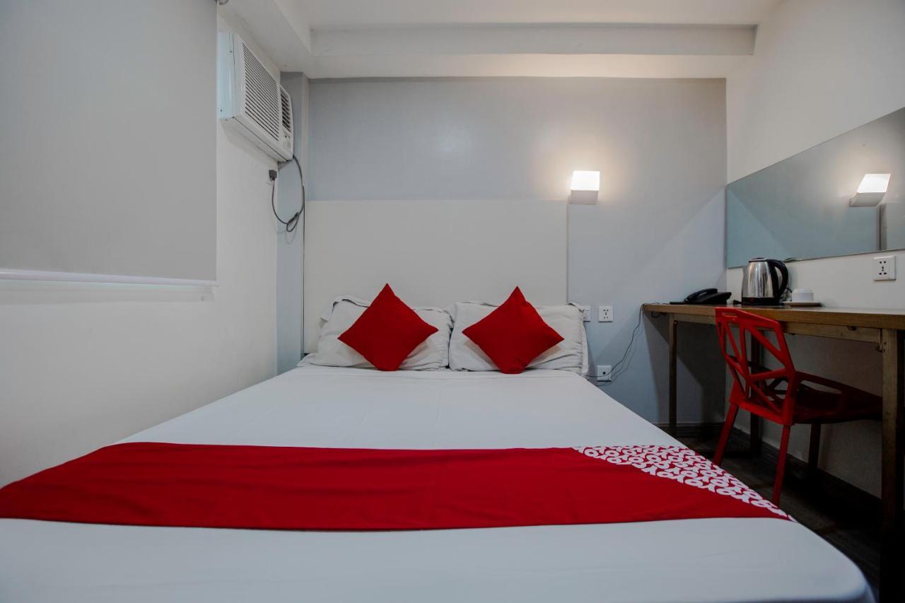 Oyo 666 Mc Hotel Fairview Кесон Сити Екстериор снимка
