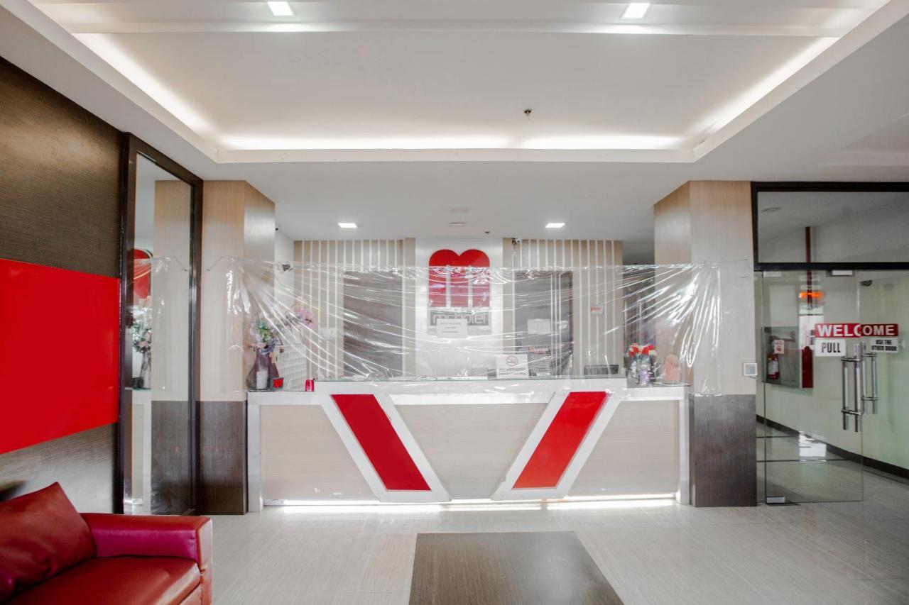 Oyo 666 Mc Hotel Fairview Кесон Сити Екстериор снимка